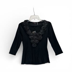 Cyrus Black Rosette Neckline Top Women’s Small NWT 3/4 Sleeve Knit Blouse Floral